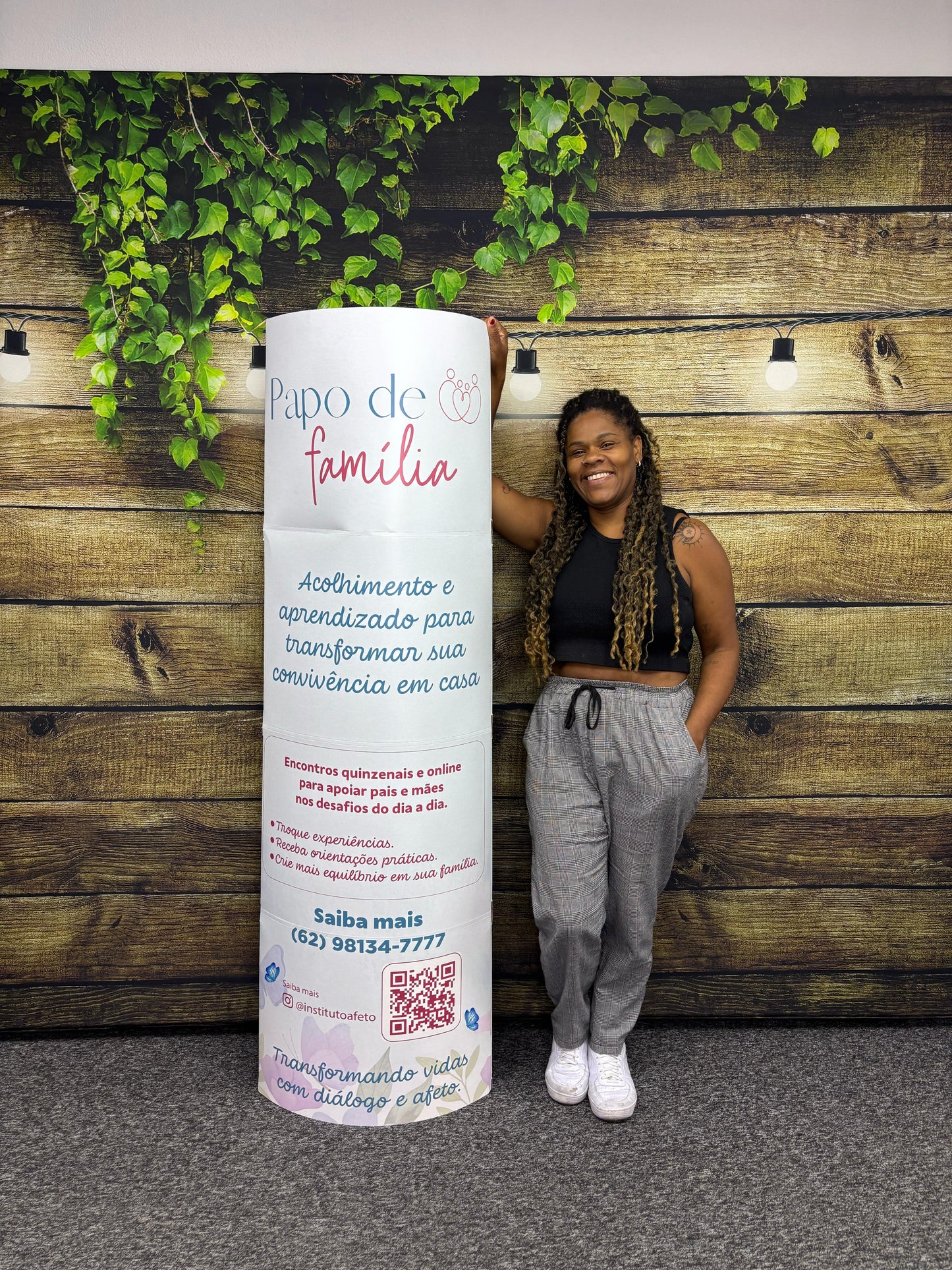 TOTEM DE PAPELÃO 1,70m | ELÍPTICO